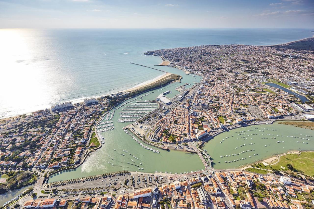 Les Pieds Dans L Eau A Gilles Croix De Vie *